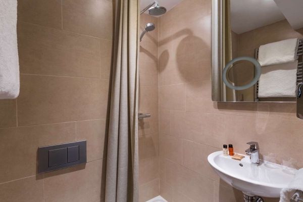 BEST WESTERN HOTEL LE 18 PARIS
